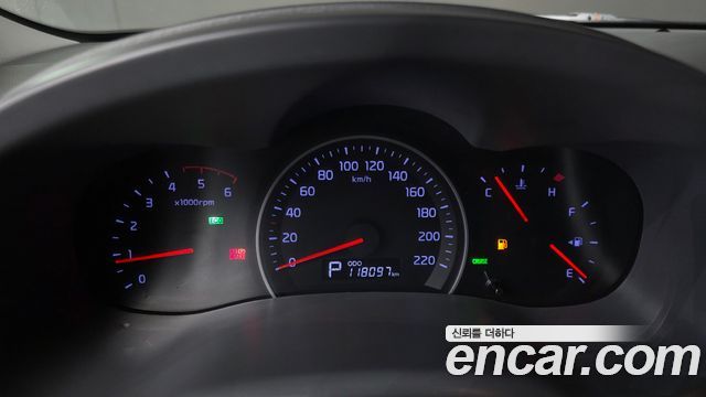Kia Carnival 2012 thumb 8