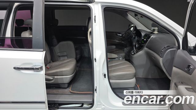 Kia Carnival 2012 thumb 10