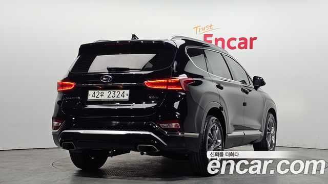 Hyundai Santa Fe 2018 thumb 3