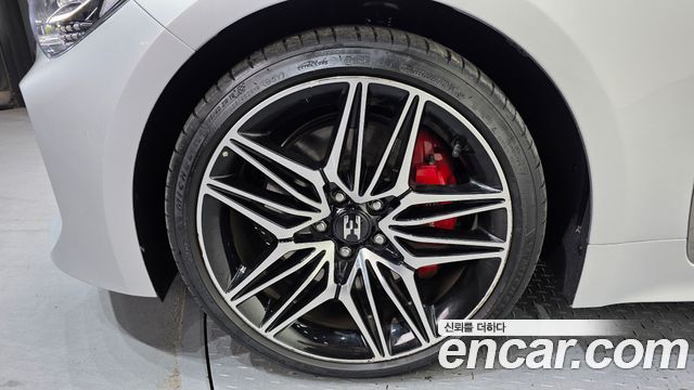 Kia Stinger 2017 thumb 6