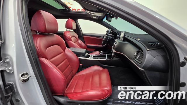 Kia Stinger 2017 thumb 11