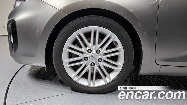 Kia Carens 2018 thumb 6
