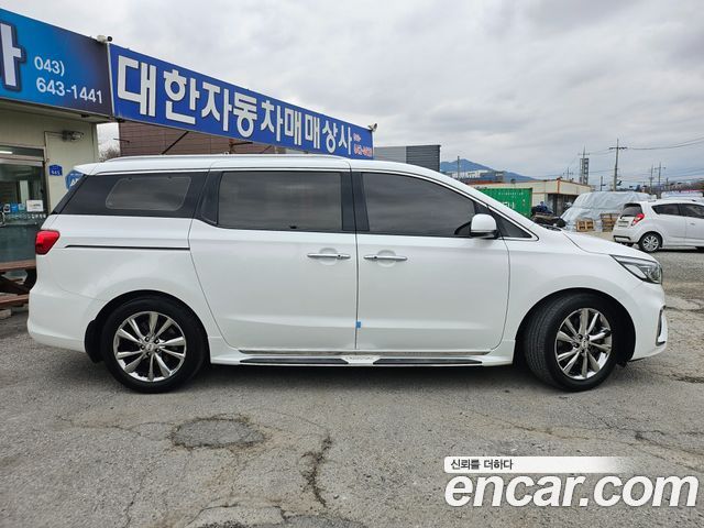 Kia Carnival 2018 thumb 4