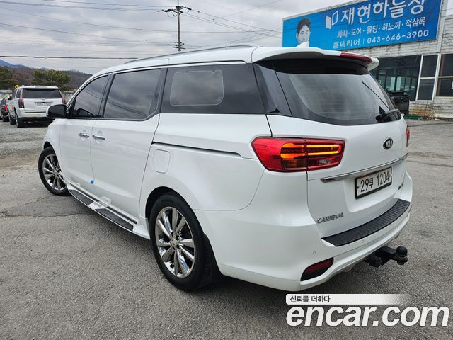 Kia Carnival 2018 thumb 5