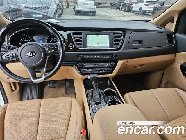Kia Carnival 2018 thumb 9