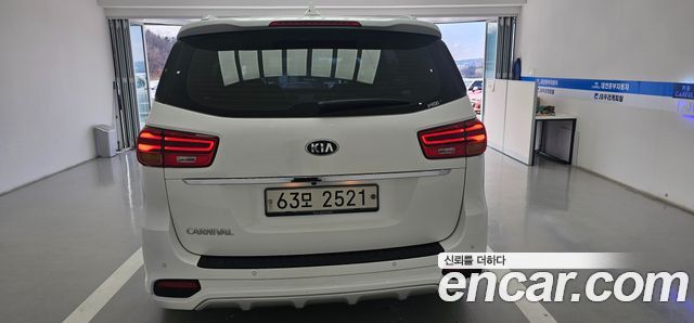 Kia Carnival 2018 thumb 3