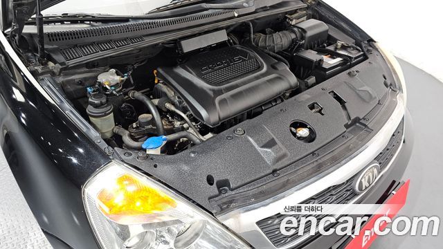 Kia Carnival 2013 thumb 7