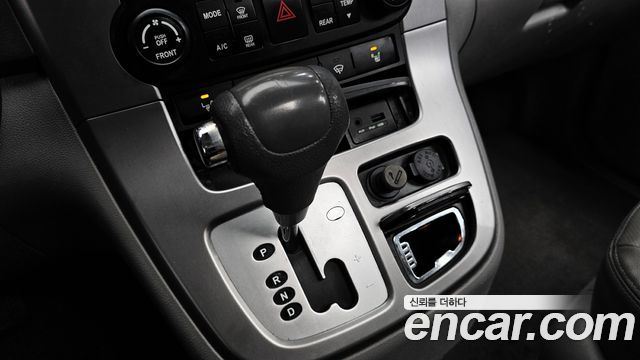 Kia Carnival 2013 thumb 10