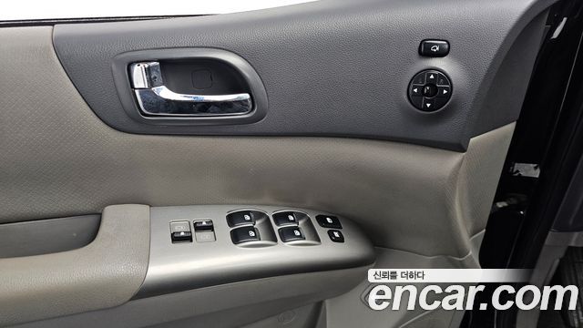 Kia Carnival 2013 thumb 12
