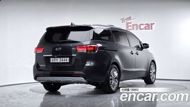 Kia Carnival 2015 thumb 2