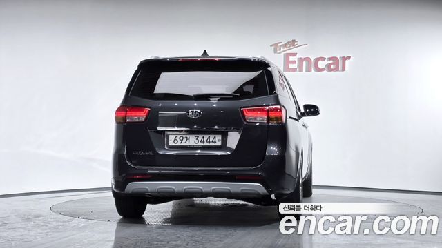 Kia Carnival 2015 thumb 4