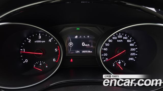 Kia Carnival 2015 thumb 8