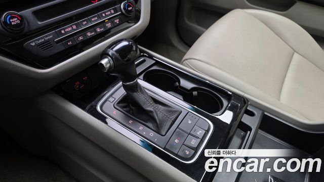 Kia Carnival 2015 thumb 9