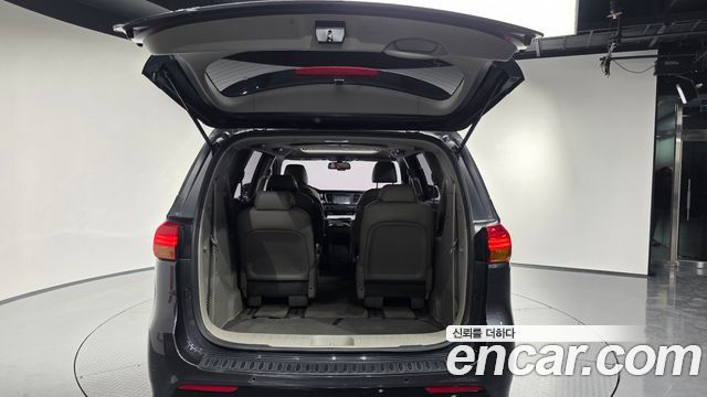 Kia Carnival 2015 thumb 11