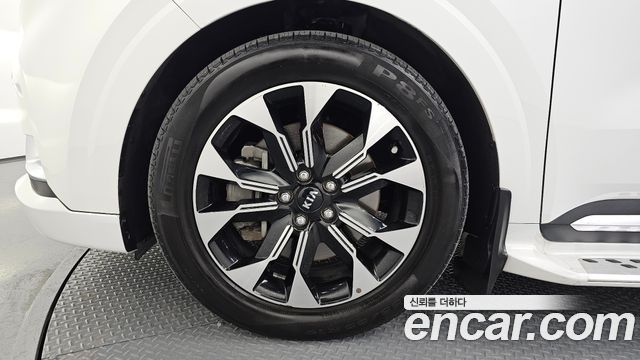 Kia Carnival 2021 thumb 5