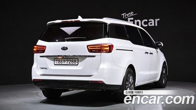 Kia Carnival 2019 thumb 3