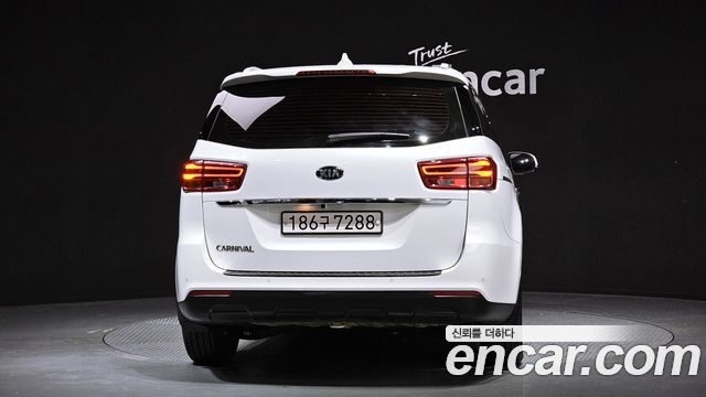 Kia Carnival 2019 thumb 4