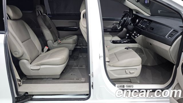 Kia Carnival 2019 thumb 10