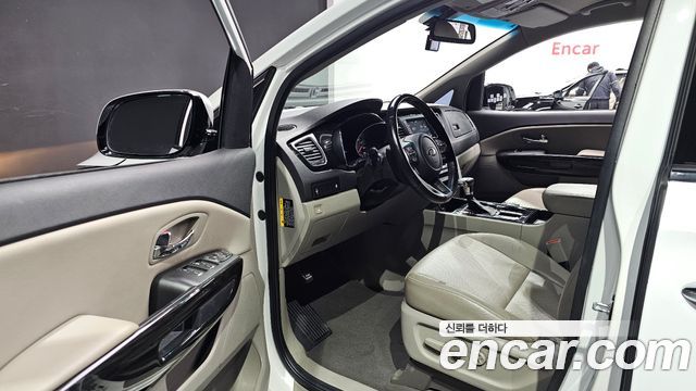 Kia Carnival 2019 thumb 12