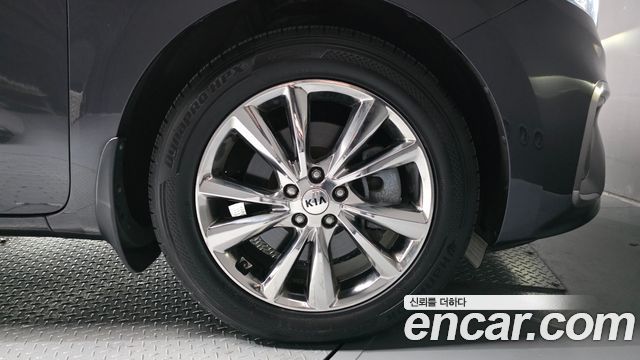 Kia Carnival 2019 thumb 5