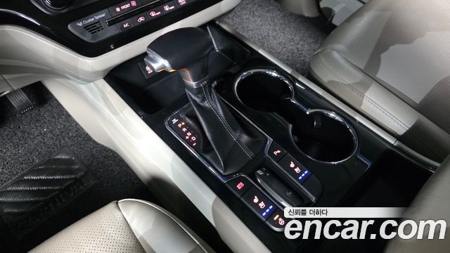 Kia Carnival 2019 thumb 9