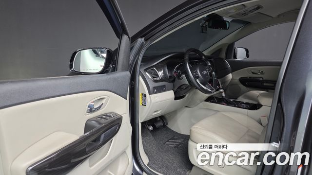 Kia Carnival 2019 thumb 10
