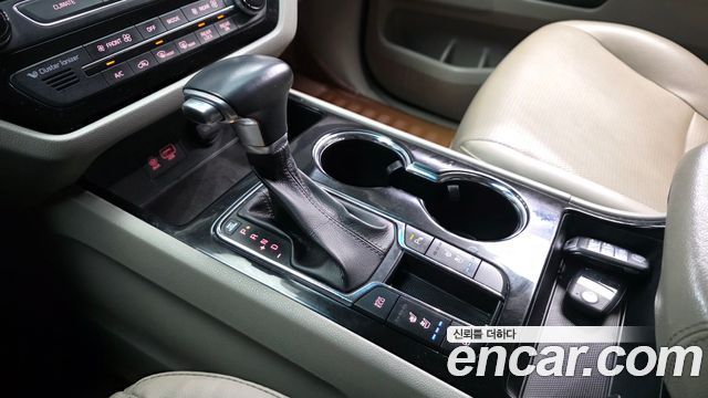 Kia Carnival 2018 thumb 9
