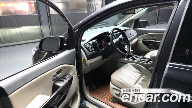 Kia Carnival 2018 thumb 10