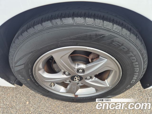 Hyundai Avante 2017 thumb 10