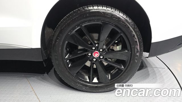 Jaguar F-Pace 2023 thumb 12