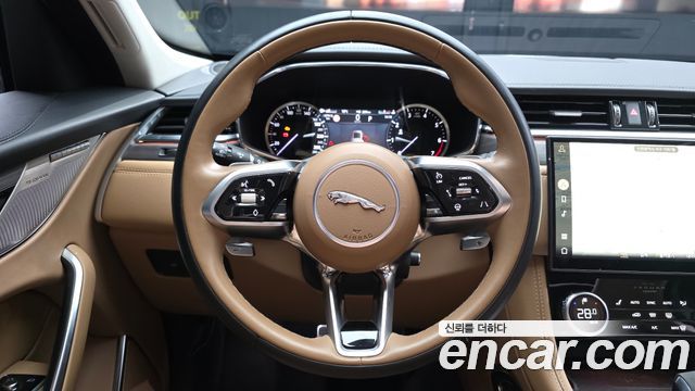 Jaguar F-Pace 2023 thumb 10