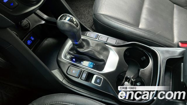 Hyundai Santa Fe 2017 thumb 9