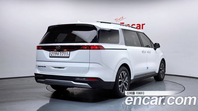 Kia Carnival 2021 thumb 3