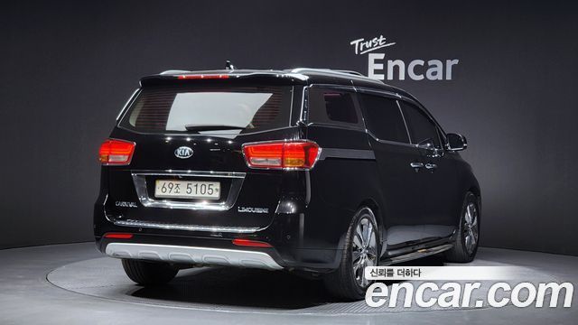 Kia Carnival 2017 thumb 3