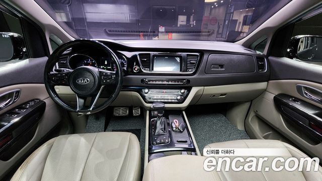 Kia Carnival 2017 thumb 8