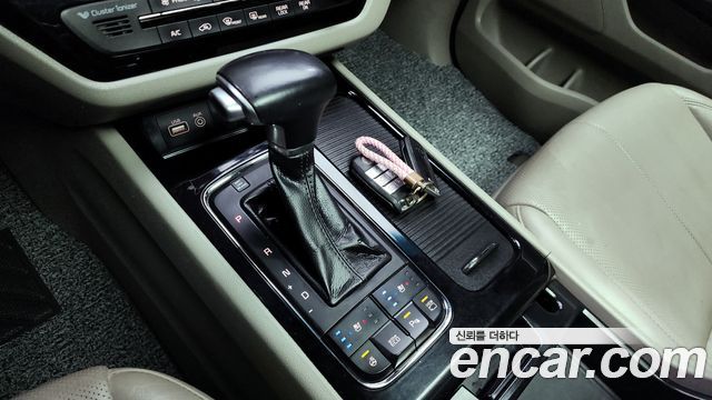 Kia Carnival 2017 thumb 10