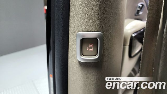 Kia Carnival 2017 thumb 12