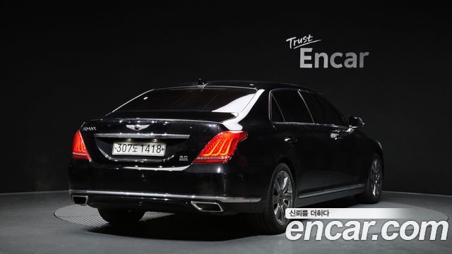 Genesis G90 2016 thumb 2