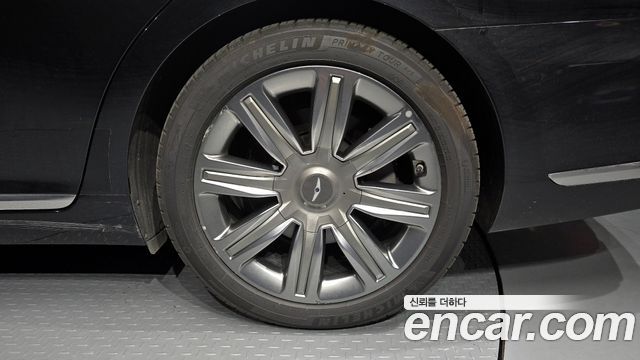 Genesis G90 2016 thumb 5