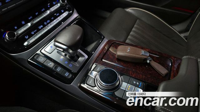 Genesis G90 2016 thumb 9