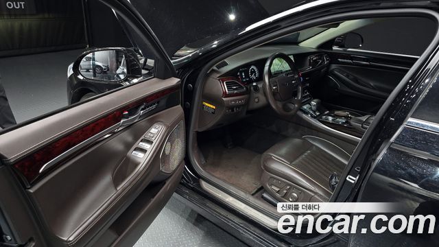 Genesis G90 2016 thumb 10