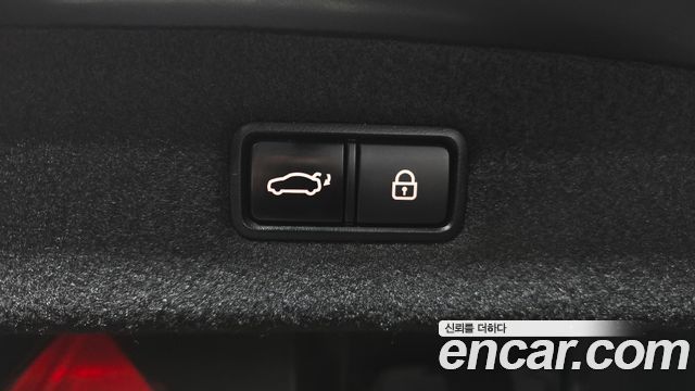 Genesis G90 2016 thumb 11