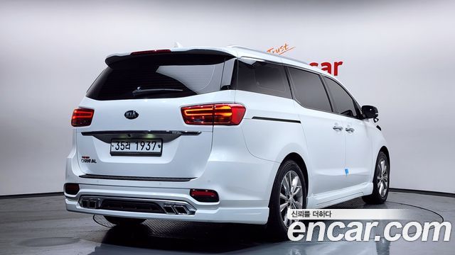 Kia Carnival 2019 thumb 3
