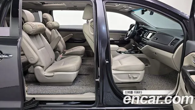 Kia Carnival 2019 thumb 11