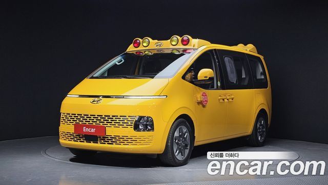 Hyundai Staria 2023 thumb 2