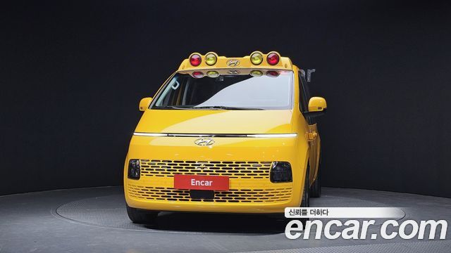 Hyundai Staria 2023 thumb 4