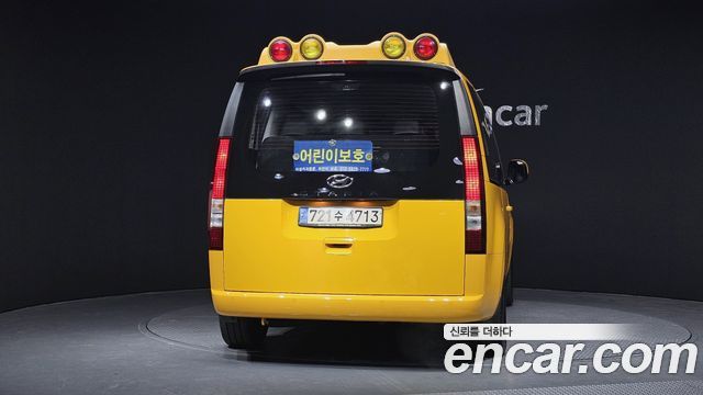 Hyundai Staria 2023 thumb 5