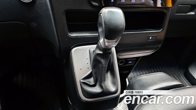 Hyundai Staria 2023 thumb 9