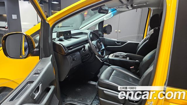 Hyundai Staria 2023 thumb 10