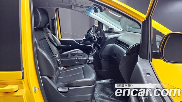 Hyundai Staria 2023 thumb 12